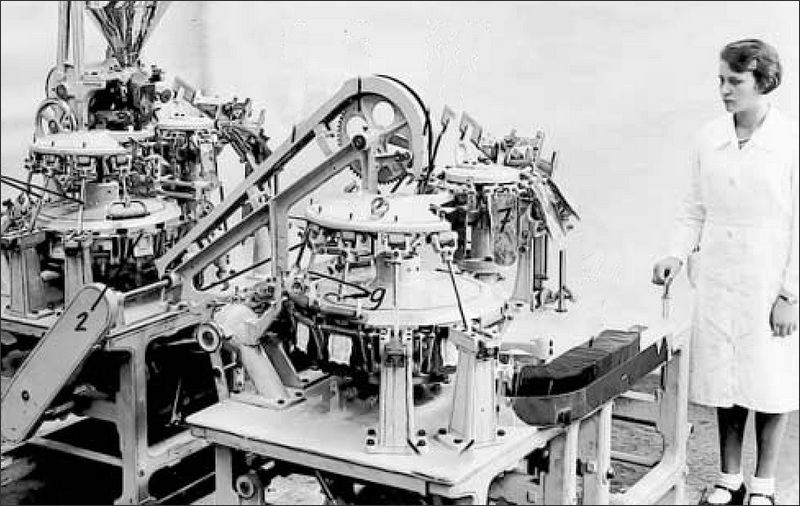 Die Maschinen der Firma Weber stellten u.a. Bohnerwachs und Schuhcreme her.