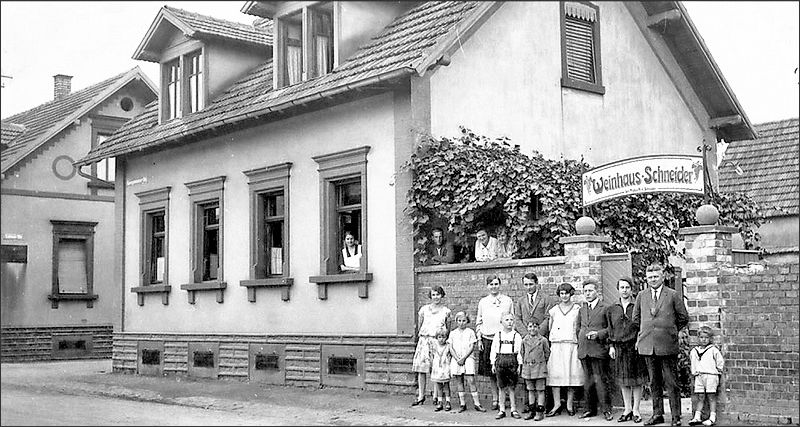 Familienbetrieb in der 1930er-Jahren: Das Weinhaus Schneider gab wenige Jahre nach dem Zweiten Weltkrieg auf. 
