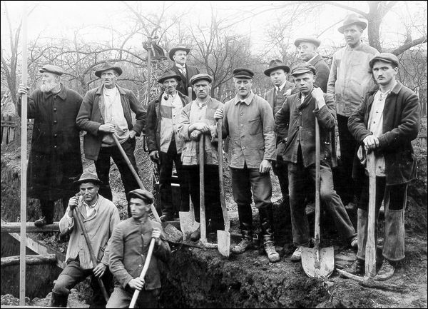 Das Grabungsteam von 1926, links der Ziegeleibesitzer und Alt-Bürgermeister lgnatz Baumann.