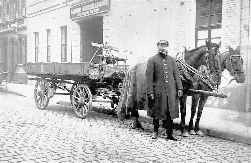 Aus Kostengründen eingestellt: Der von Landwirt Heinrich Hook II. zwischen Altrip und Ludwigshafen gesteuerte Briefpostwagen. 