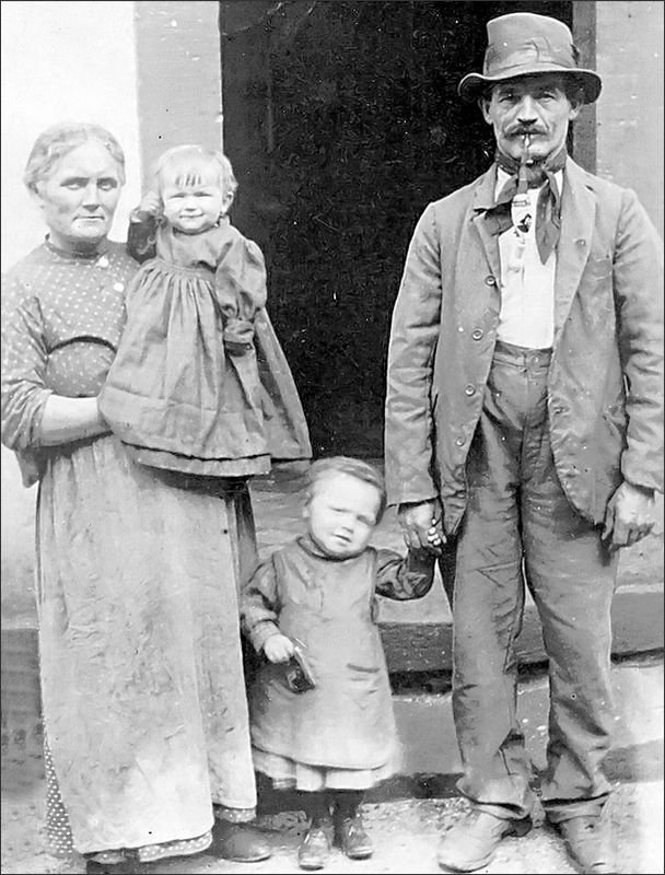 Um 1900 „geknipst“: Fischer Jakob Knauber mit Familie.