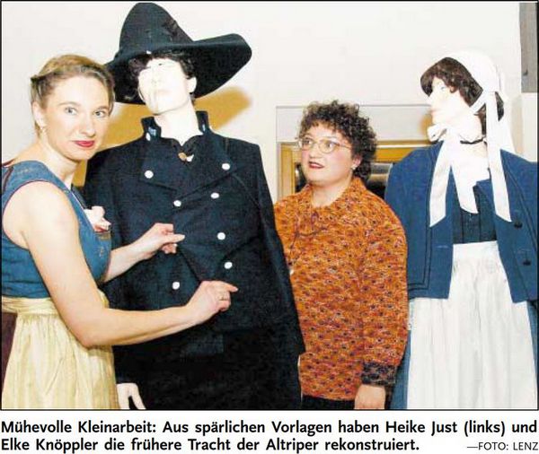 Mühevolle Kleinarbeit: Aus spärlichen Vorlagen haben Heike Just (links) und Elke Knöppler die frühere Tracht der Altriper rekonstruiert. | Quelle: DIE RHEINPFALZ - Ludwigshafener Rundschau - 27. Januar 2003 | Text: Mechthild Möbius | Foto: Lenz | Mit freundlicher Genehmigung der RHEINPFALZ Verlag und Druckerei GmbH & Co. KG in Ludwigshafen.