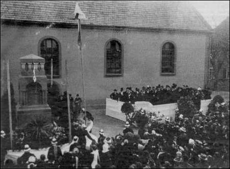 Zeitgenössische Zinkätzung des Regino-Denkmals in Altrip