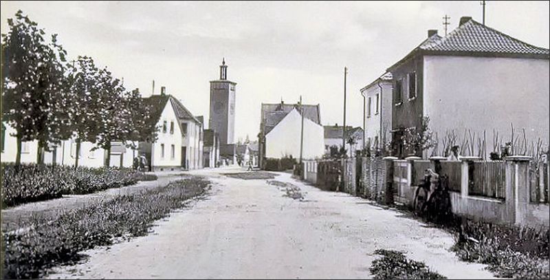 Der heutige Karl-Marx-Platz in Altrip (Aufnahme ca. 1938)