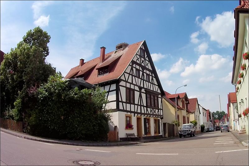 Altrips ältestes Fachwerkhaus (Baujahr 1660) in der Römerstrasse 1