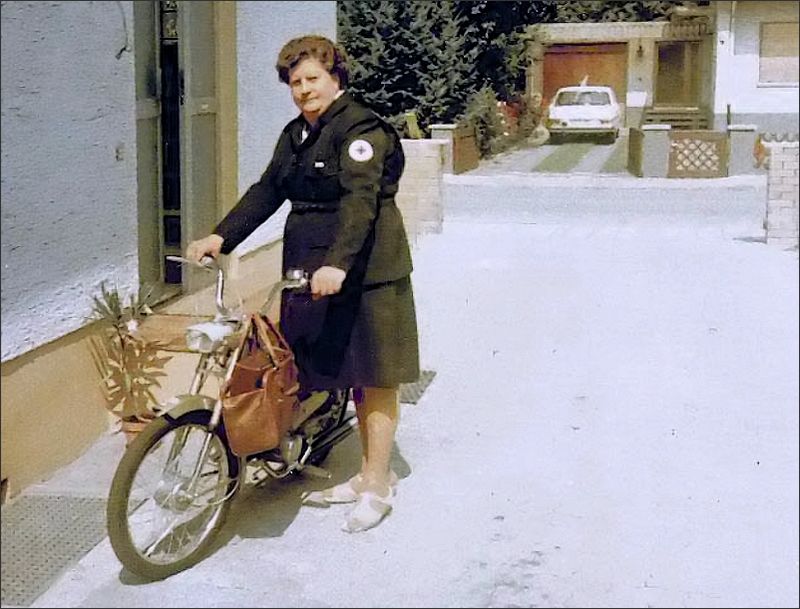 Philippine Hartmann, die letzte Krankenschwester des Evangelische Krankenpflegevereins Altrip, Anfangs der 1970er Jahre.