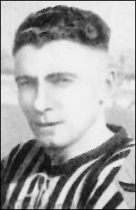 Helmut Schneider, der erste Altriper, der mit dem Fußballspielen sein Geld verdiente.