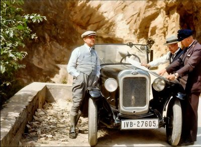 Zwei Altriper 1933 mit dem Auto am Klausenpass: Josef Nordhofen (links) und Friedrich Brunner (Mitte).