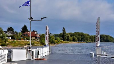 Die Fähre musste rund 160 Kilometer rheinaufwärts gefahren werden.