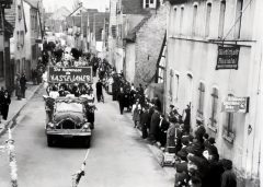 Fastnachtsumzug in der Römerstraße vor dem Zweiten Weltkrieg