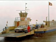 Die ehemalige Rheinfähre Altrip im Herbst 1992 als "Spieker Möwe" unterwegs auf der Elbe