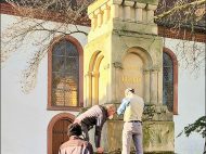 Erster Schritt zur Reinigung des Regino-Denkmals Erster Schritt zur Reinigung des Regino-Denkmals