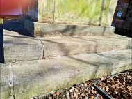 Erster Schritt zur Reinigung des Regino-Denkmals Erster Schritt zur Reinigung des Regino-Denkmals